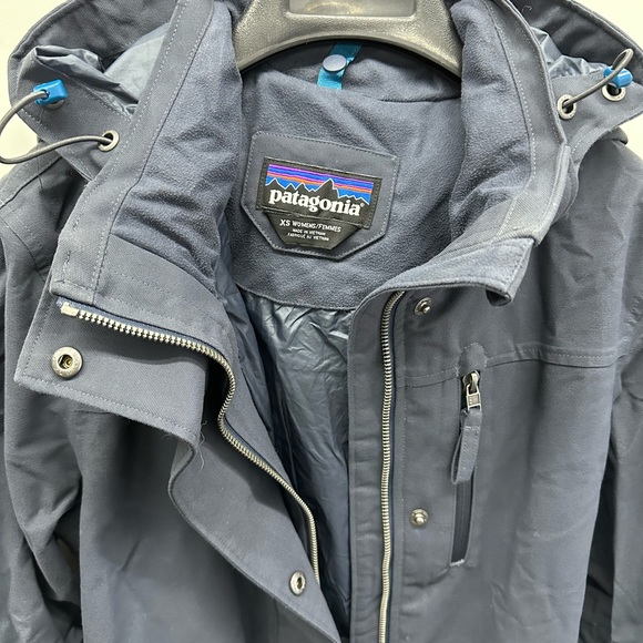 Patagonia Tres Down 3-In-1 Parka - Women's
Size XS, slate blue-grey - Picture 6 of 7